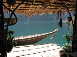 khao sok floating bungalow